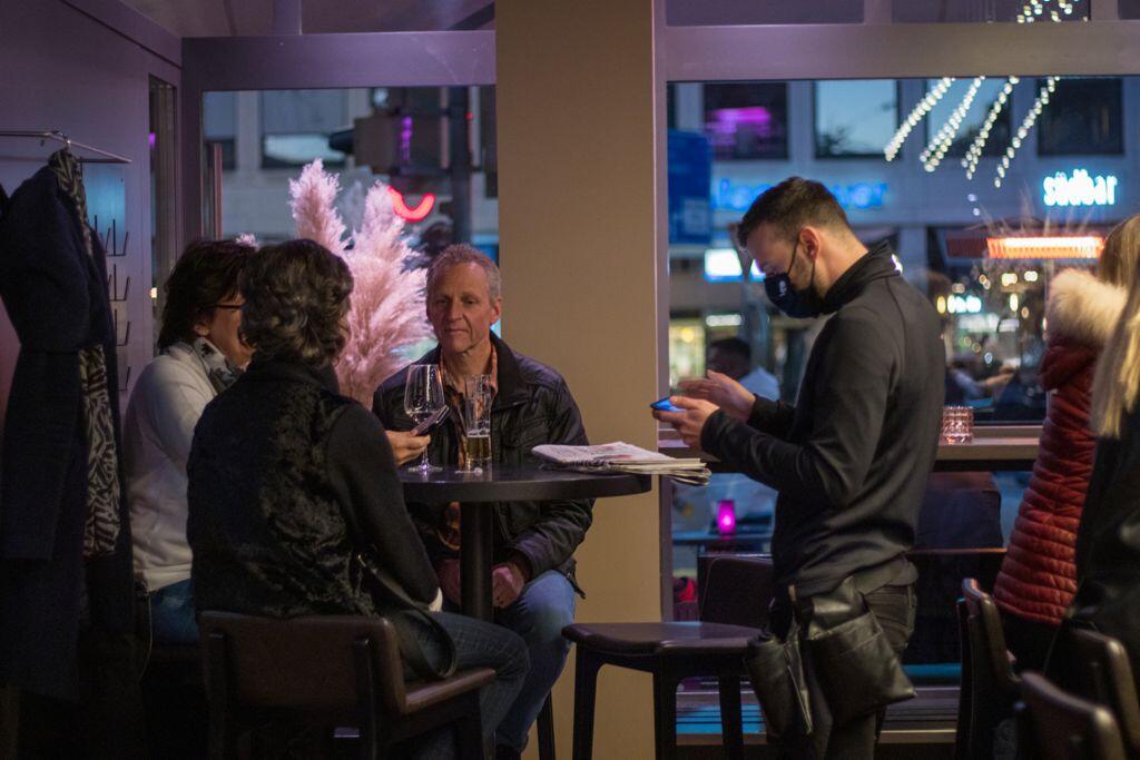 Service im News Café